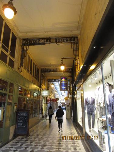 март, париж 1986.JPG