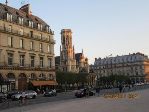 март, париж 866.JPG