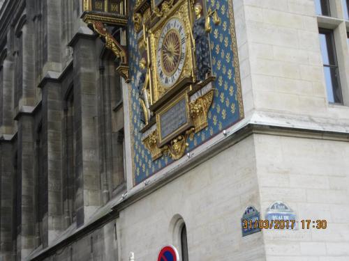 март, париж 2095.JPG