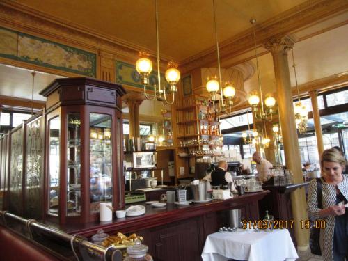 март, париж 2184.JPG