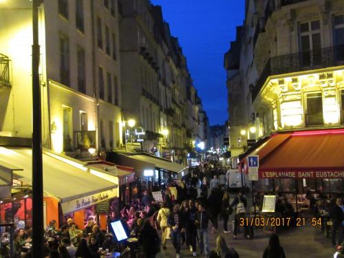 март, париж 2313.JPG