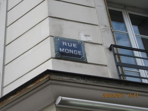 март, париж 965.JPG