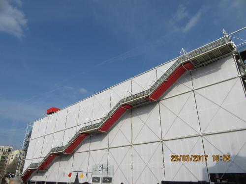 март, париж 300.JPG