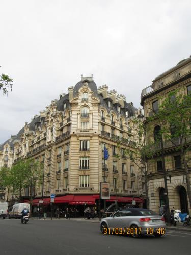 март, париж 1947.JPG