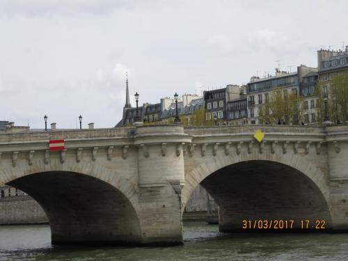 март, париж 2089.JPG