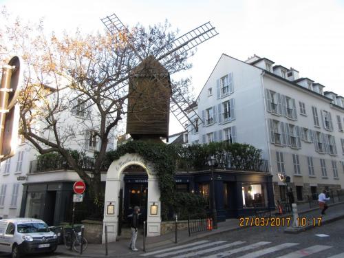 март, париж 422.JPG