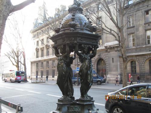 март, париж 850.JPG