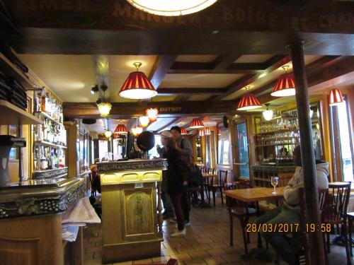 март, париж 1145.JPG