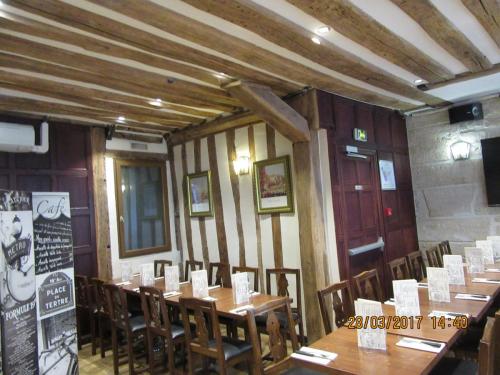 март, париж 958.JPG