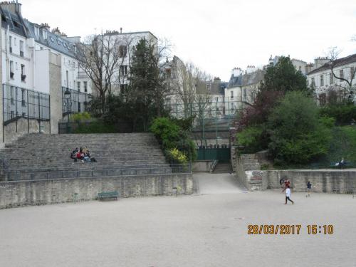 март, париж 973.JPG