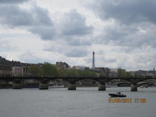 март, париж 2088.JPG