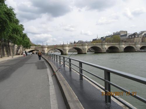 март, париж 2087.JPG