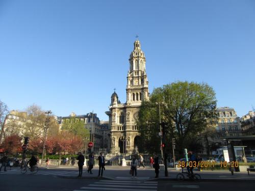 март, париж 890.JPG