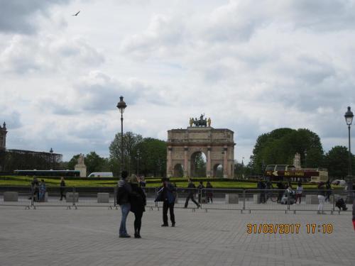 март, париж 2068.JPG