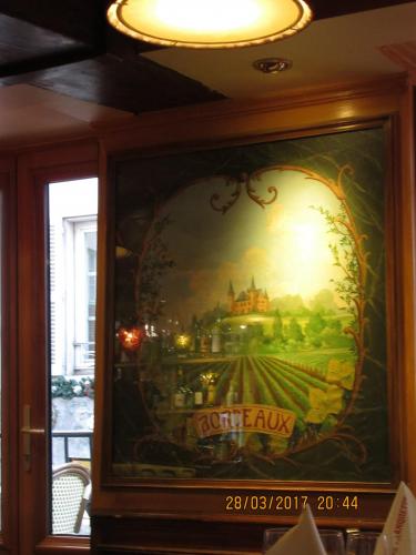 март, париж 1151.JPG