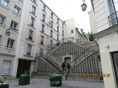 март, париж 966.JPG