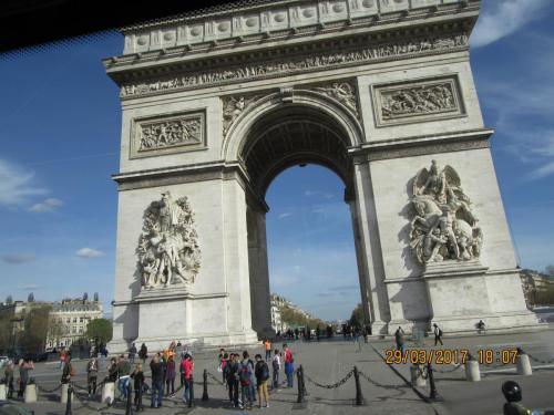 март, париж 1328.JPG