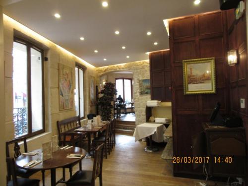 март, париж 957.JPG