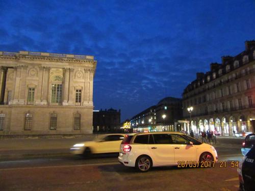 март, париж 366.JPG