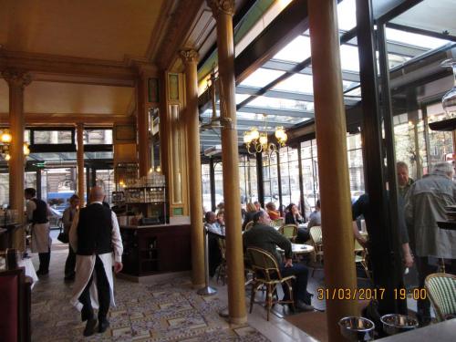 март, париж 2183.JPG