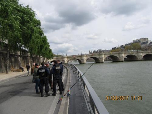 март, париж 2086.JPG