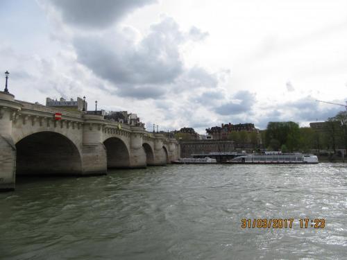 март, париж 2090.JPG