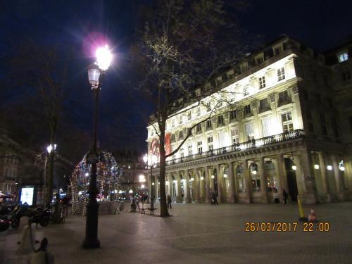 март, париж 370.JPG