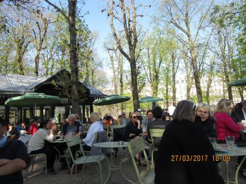 март, париж 835.JPG