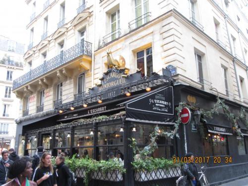 март, париж 2295.JPG