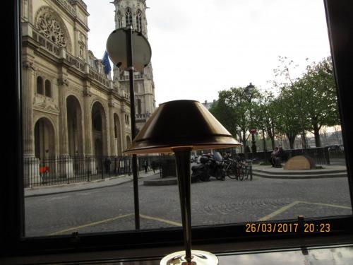 март, париж 345.JPG