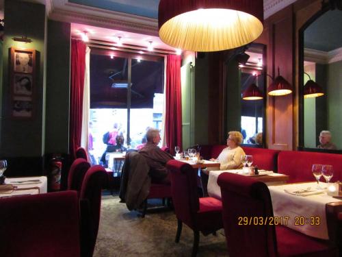 март, париж 1409.JPG