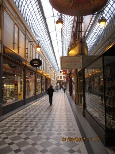 март, париж 1988.JPG