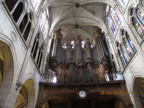 март, париж 952.JPG