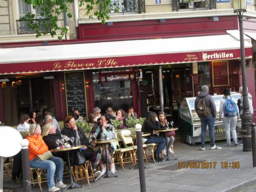 март, париж 2235.JPG