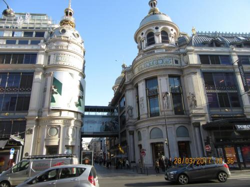 март, париж 893.JPG