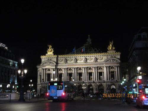 март, париж 376.JPG