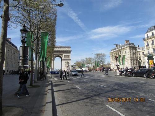 март, париж 1718.JPG