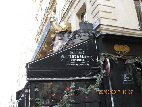 март, париж 292.JPG