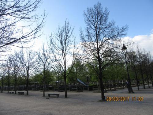 март, париж 899.JPG