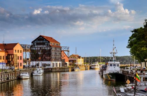 Quite_summer_evening_in_the_port_city_Klaipeda.jpg
