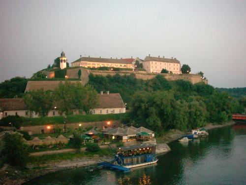 View_of_Petravaradin_in_evening1.jpg