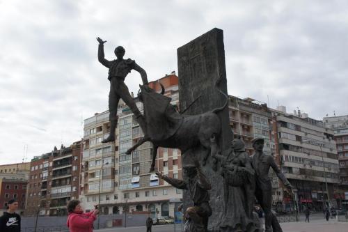 мадрид памятник тореодору-.JPG
