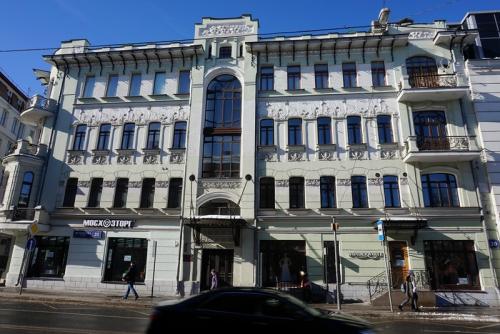 На Остоженке - доходный дом Бройдо с антилопами .jpg