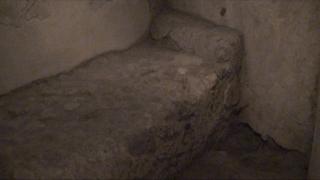 Помпеи Кровать в публичном доме.jpg