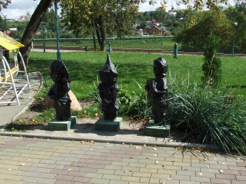 29 - Скульптуры в детском парке.JPG