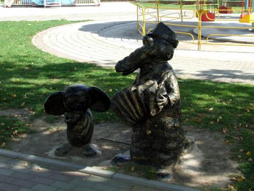31 - Скульптуры в детском парке.JPG