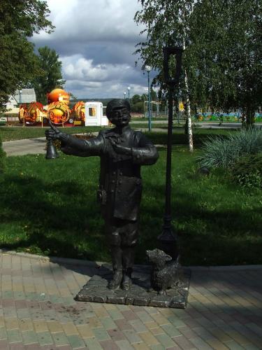 33 - Скульптуры в детском парке.JPG