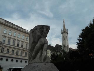 DSCN0162_Памятник Орфею, спускающемуся в Подземное царство за Эвридикой.JPG