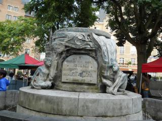 DSCN1321_Площадь Агора с памятником Шарлю Бульсу - мэру Брюсселя.JPG