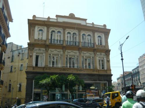 f9901056.jpg